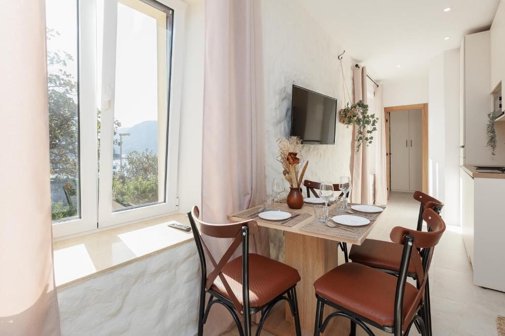 Dining area with a bay window inside a VerDi apartment
